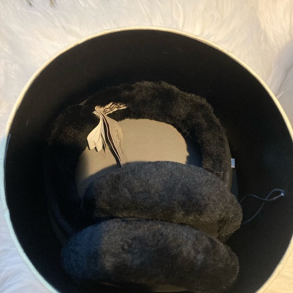 UGG Earmuffs - Picture 3 of 5